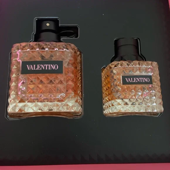 Valentino Pink Packaging Box - Picture 2 of 3